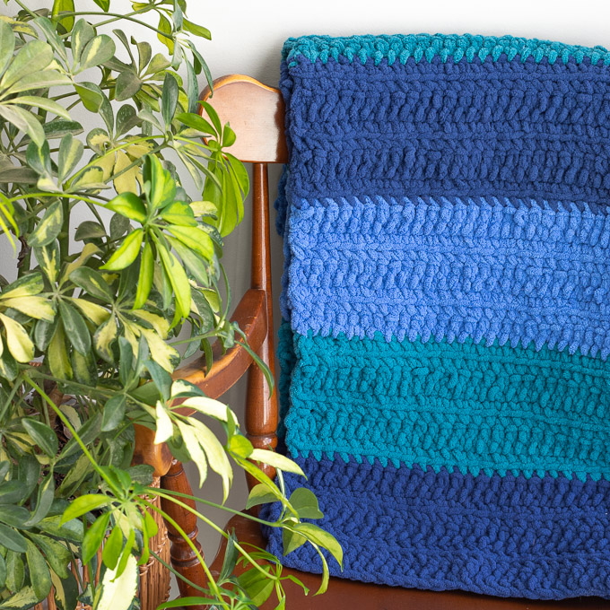 How To Change Colors & Yarn Strands with Bernat Blanket, BEGINNER